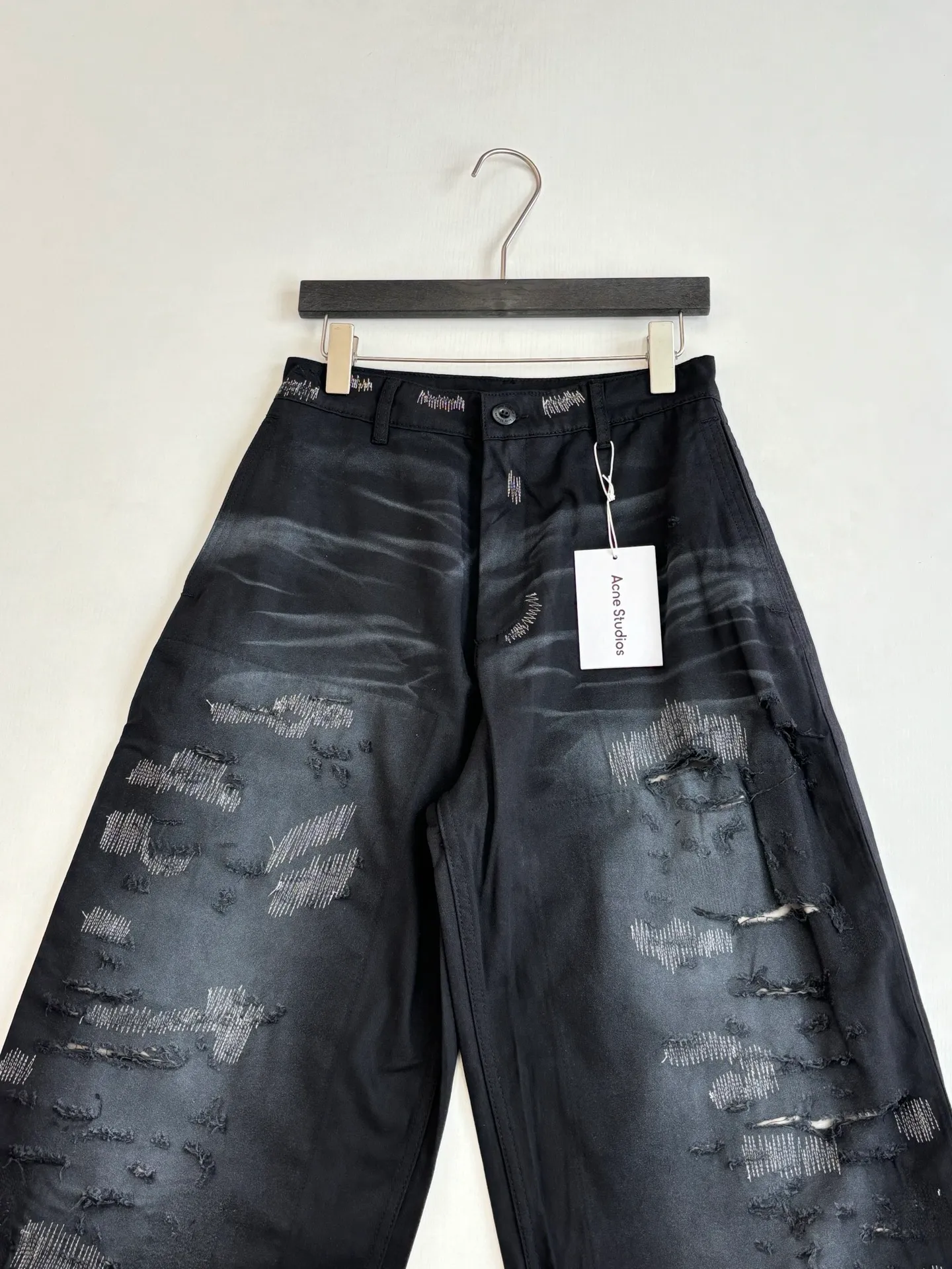 Acne Studio 26SS Series 100% （Slub Denim ）， ， Wear-Resistant， ， 、 。 + ， + ， ， 、 、 、 “ ”， Retro 、 ； ， 。 + ， 、 、 、 ， 。 、 ， ， Retro ， ， 、 ， 。 Size：44/46/48/50